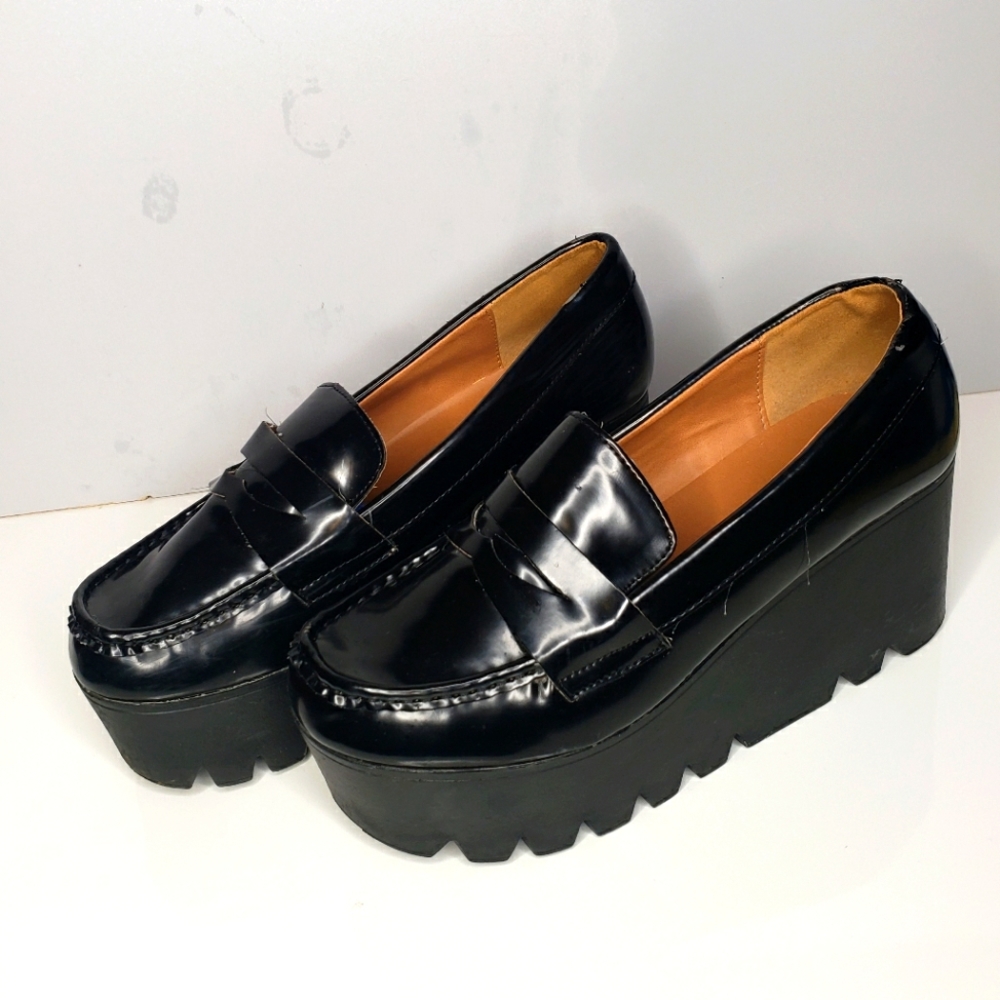 Black platforms